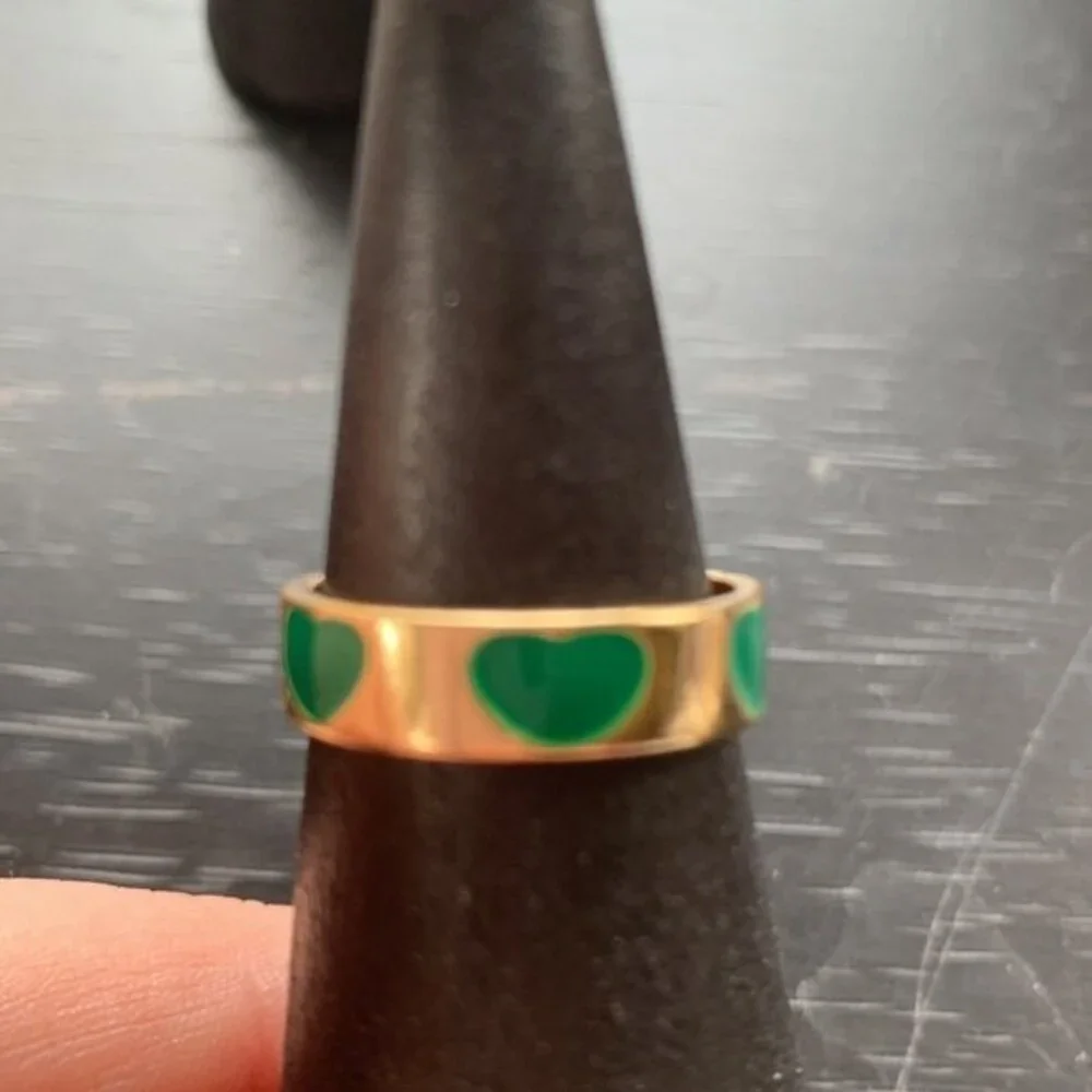 Set of 4 Green Heart Rings